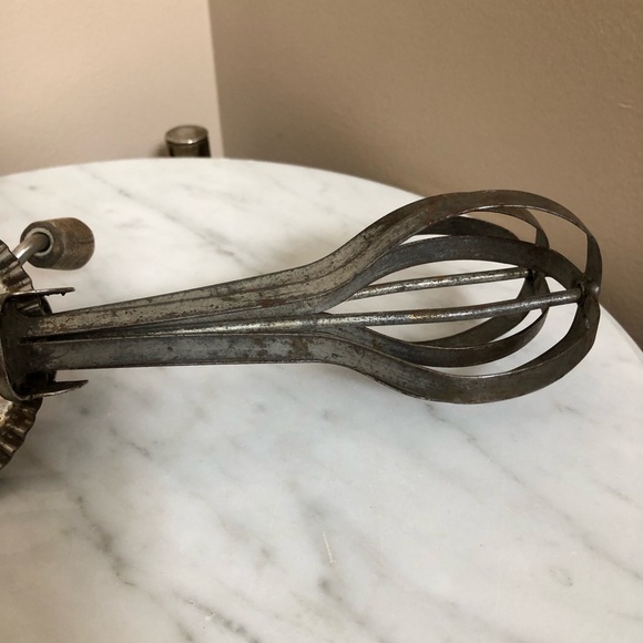 Vintage A&J USA Egg Beater Wooden Handles, Chipped Paint, Farmhouse Kitchen - Picture 4 of 6